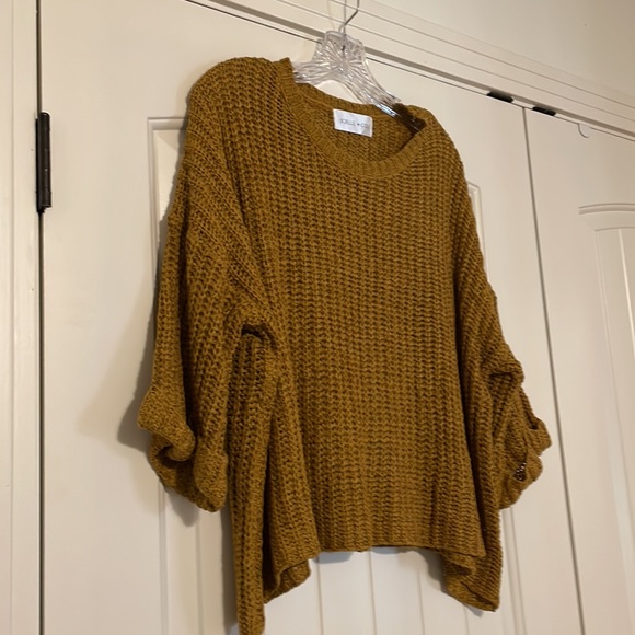 Joelle + Co Mustard Yellow Sweater Size Small - Picture 2 of 4